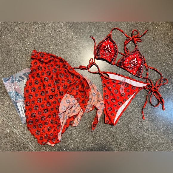 Bikini - Picture 2 of 2